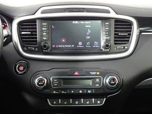 Used 2019 Kia Sorento SX image 31