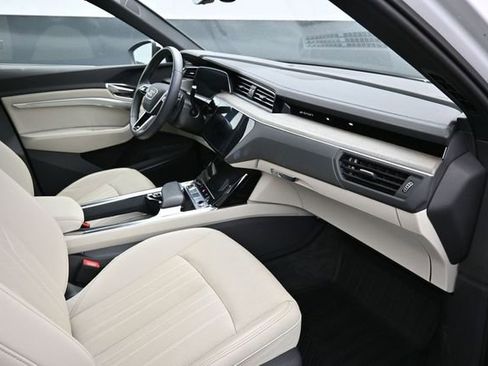 Used 2024 Audi Q8 e-tron Premium Plus w/ Premium Plus Package AWD/4WD image 18