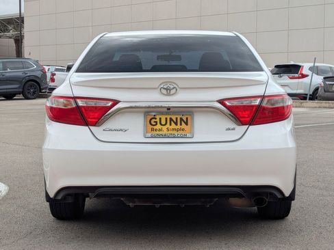 Used 2017 Toyota Camry SE image 5