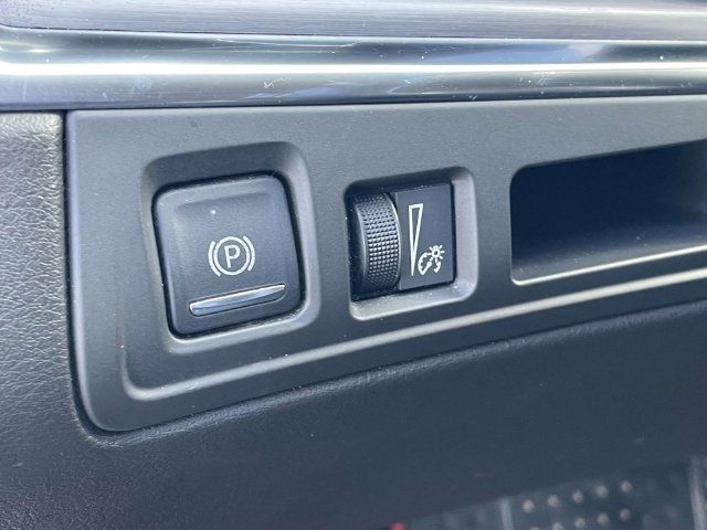 Used 2017 Cadillac XT5 Luxury w/ Driver Awareness Package FWD image 19