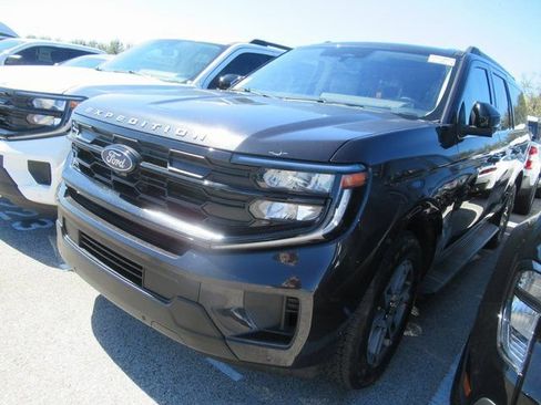 Certified 2025 Ford Expedition Max Active image 3