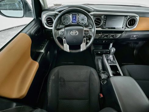 Used 2020 Toyota Tacoma SR5 RWD image 9