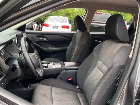 Used 2025 Nissan Rogue SV FWD image 8