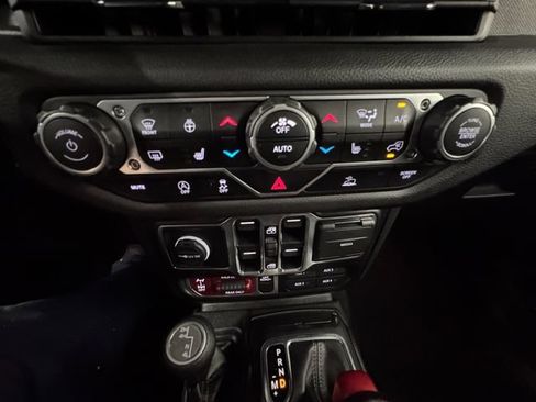 Used 2024 Jeep Wrangler Unlimited Sport AWD/4WD image 3