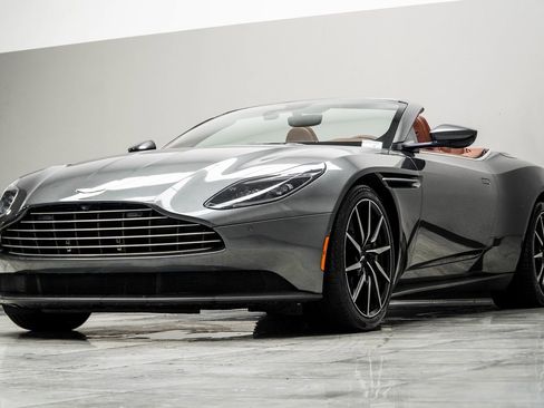 Used 2019 Aston Martin DB11 Volante image 10