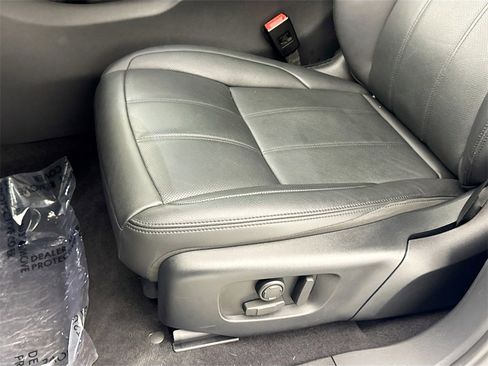 Certified 2024 Land Rover Range Rover Evoque Dynamic SE image 19