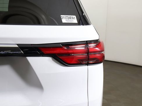 Used 2023 Chevrolet Traverse LT w/ LPO, Floor Liner Package image 18