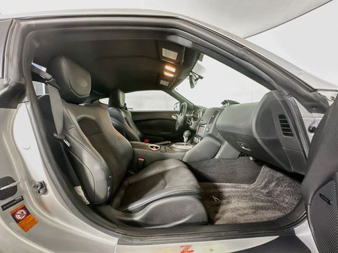 Used 2009 Nissan 370Z Touring w/ Aerodynamics Pkg RWD image 24