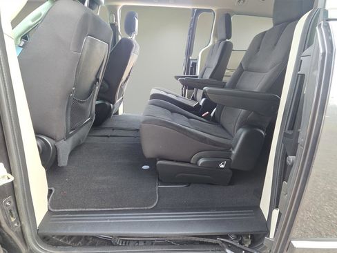 Used 2017 Dodge Grand Caravan SE w/ Power Window Group image 18