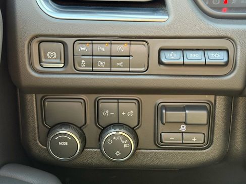 Used 2023 Chevrolet Tahoe Premier w/ Advanced Technology Package image 29