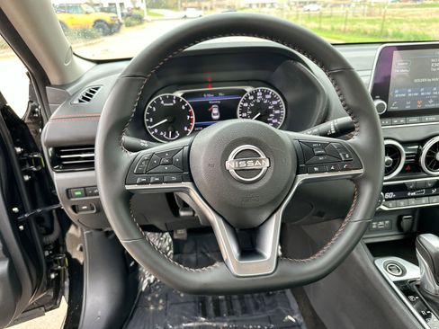 Used 2025 Nissan Sentra SR image 14