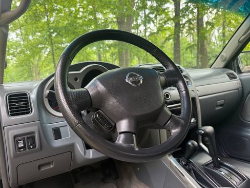 Used 2002 Nissan Frontier SE AWD/4WD image 60