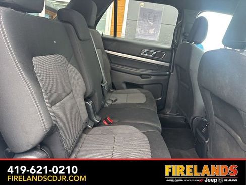 Used 2019 Ford Explorer XLT image 17