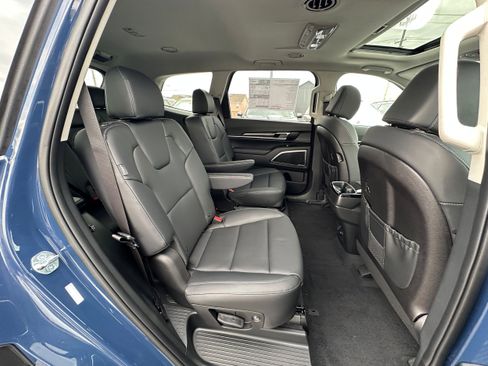New 2025 Kia Telluride S image 18