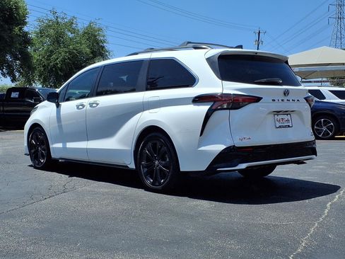 Used 2023 Toyota Sienna XSE FWD image 8