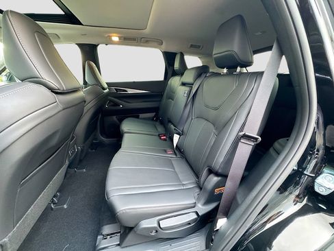 Certified 2026 INFINITI QX60 Luxe w/ Cargo Package FWD image 27