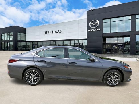 Used 2025 Lexus ES 350 w/ Premium Package FWD image 5