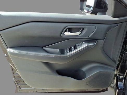 Used 2026 Nissan Rogue SV image 16