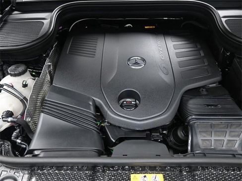 New 2026 Mercedes-Benz GLS 450 4MATIC image 32
