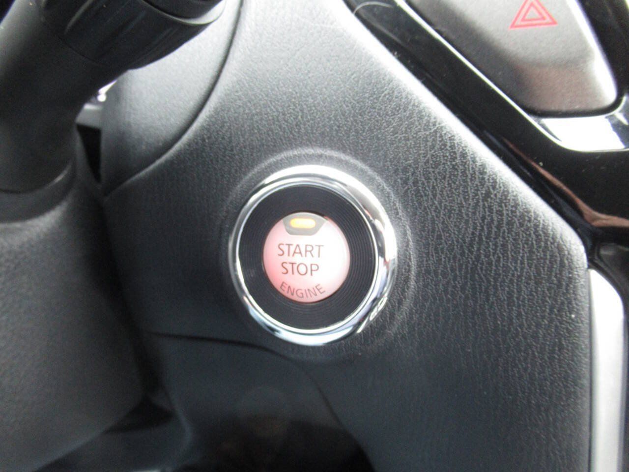 Used 2020 Nissan Pathfinder SV AWD/4WD image 26