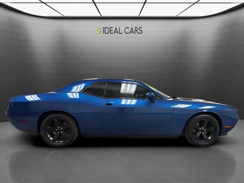Used 2012 Dodge Challenger SXT RWD image 4
