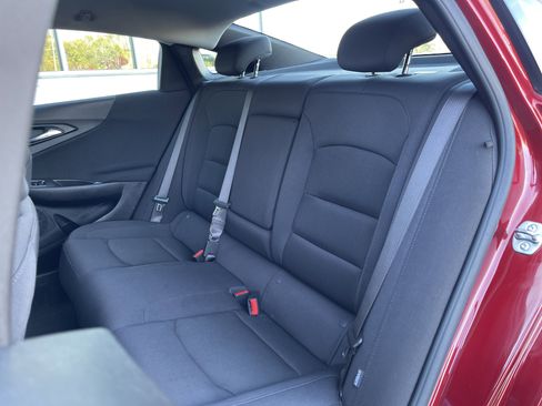 Used 2025 Chevrolet Malibu LT image 38