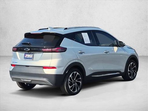 Used 2023 Chevrolet Bolt EUV Premier w/ Sun & Sound Package FWD image 5