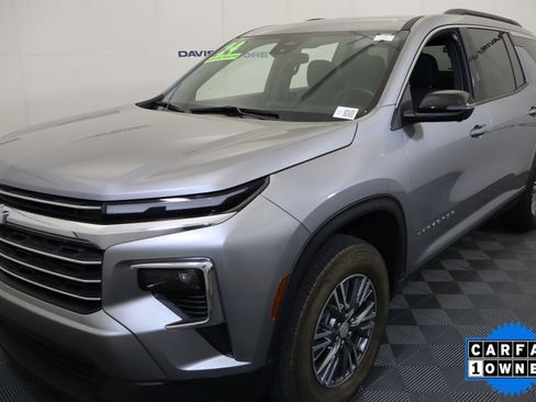 Used 2024 Chevrolet Traverse LT FWD image 12