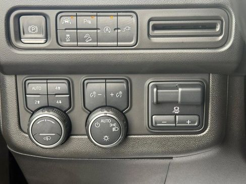 Used 2021 Chevrolet Tahoe Z71 w/ Z71 Off-Road Package image 23