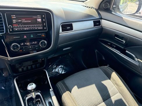 Used 2017 Mitsubishi Outlander SE FWD image 15