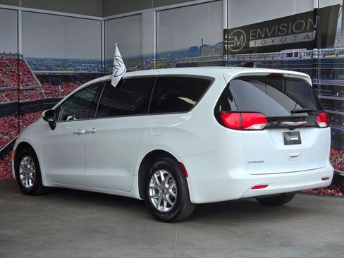Used 2023 Chrysler Voyager LX FWD image 6