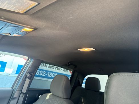 Used 2017 Toyota Tacoma TRD Sport w/ Tow Package (A/T) image 24