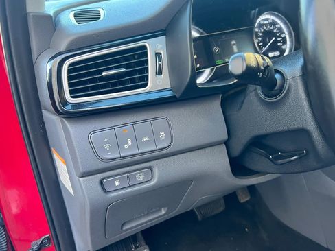 Used 2017 Kia Niro EX FWD image 14