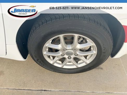 Used 2024 Chrysler Pacifica Touring-L image 32