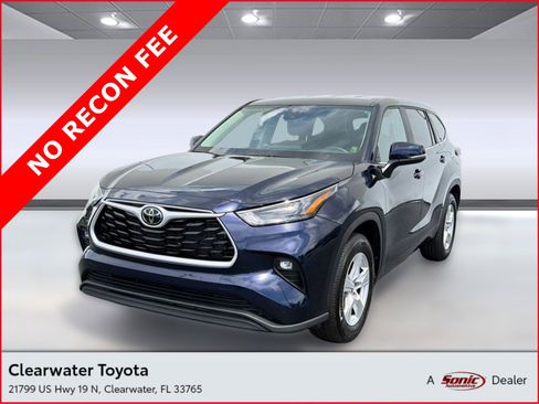 Used 2025 Toyota Highlander LE FWD image 1