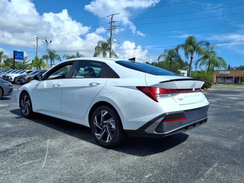 New 2025 Hyundai Elantra Limited image 5