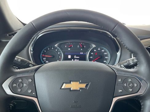 Used 2022 Chevrolet Traverse LT w/ LT Premium Package image 7