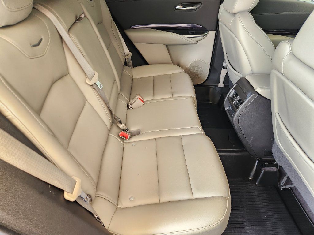 Used 2023 Cadillac XT4 Luxury w/ Cold Weather Package FWD image 31