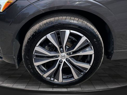 Used 2022 Volvo XC60 B5 Momentum w/ Climate Package image 35