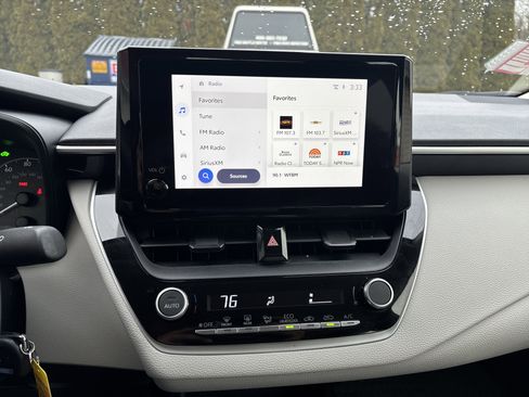 Used 2024 Toyota Corolla LE image 25