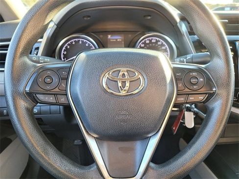 Used 2018 Toyota Camry LE image 27
