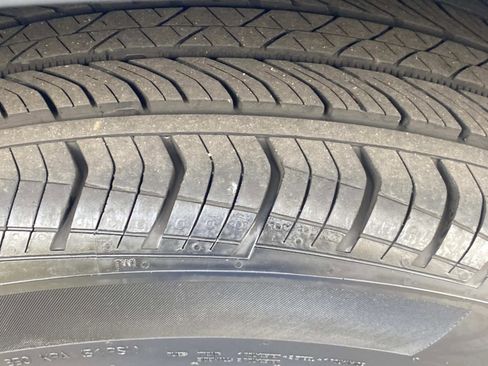 Used 2024 Chevrolet Trax RS w/ Sunroof Package image 16