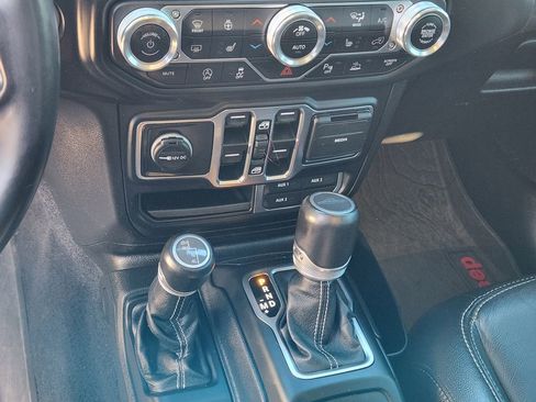Used 2020 Jeep Gladiator Overland image 13