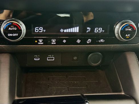 Used 2024 Mitsubishi Outlander SE image 16