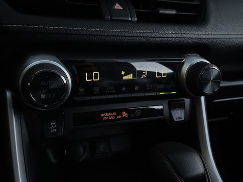 Used 2022 Toyota RAV4 XLE image 15