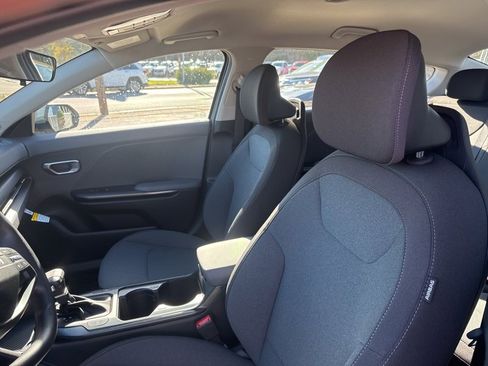 New 2025 Kia K4 LXS image 18