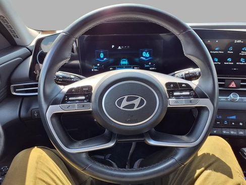 Used 2025 Hyundai Elantra SEL FWD image 16