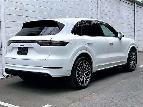 Certified 2023 Porsche Cayenne Platinum Edition AWD/4WD image 17