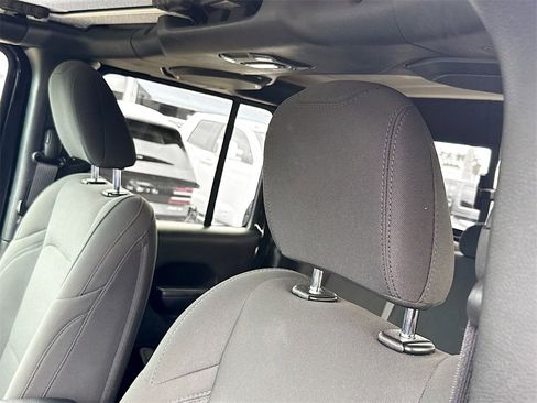 Used 2021 Jeep Gladiator Sport image 21