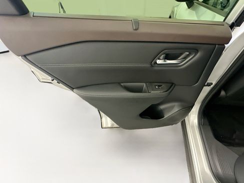 Used 2023 Nissan Rogue SV w/ SV Premium B Package AWD/4WD image 27
